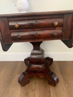 Mid-19th Century Mahogany Drop-Leaf Pedestal Side Table