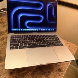 MacBook Pro 13" • Core i7 - 3.5GHz • 512 GB • RAM 16GB • Space Gray
