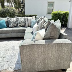 Gorgeous Sectional Sofa!