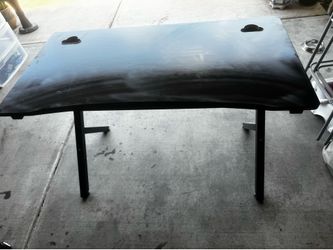 Gaming table and gaming chair