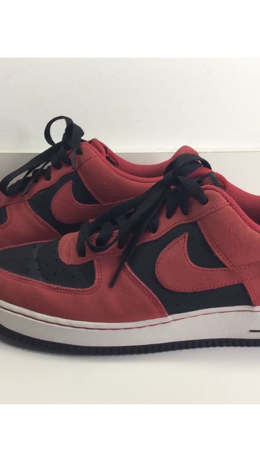 Nike Air Force 1 Low Reverse Suede Shoes Red Black Men Size 10. Air Force One VGC