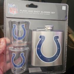 Flask and 2 shot glass set $5