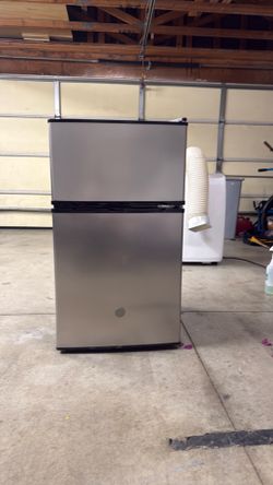 GE mini fridge/freezer