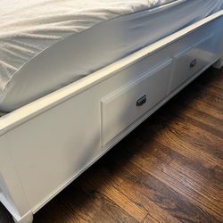 Almost Brand NEW Bedroom Set For Sale!