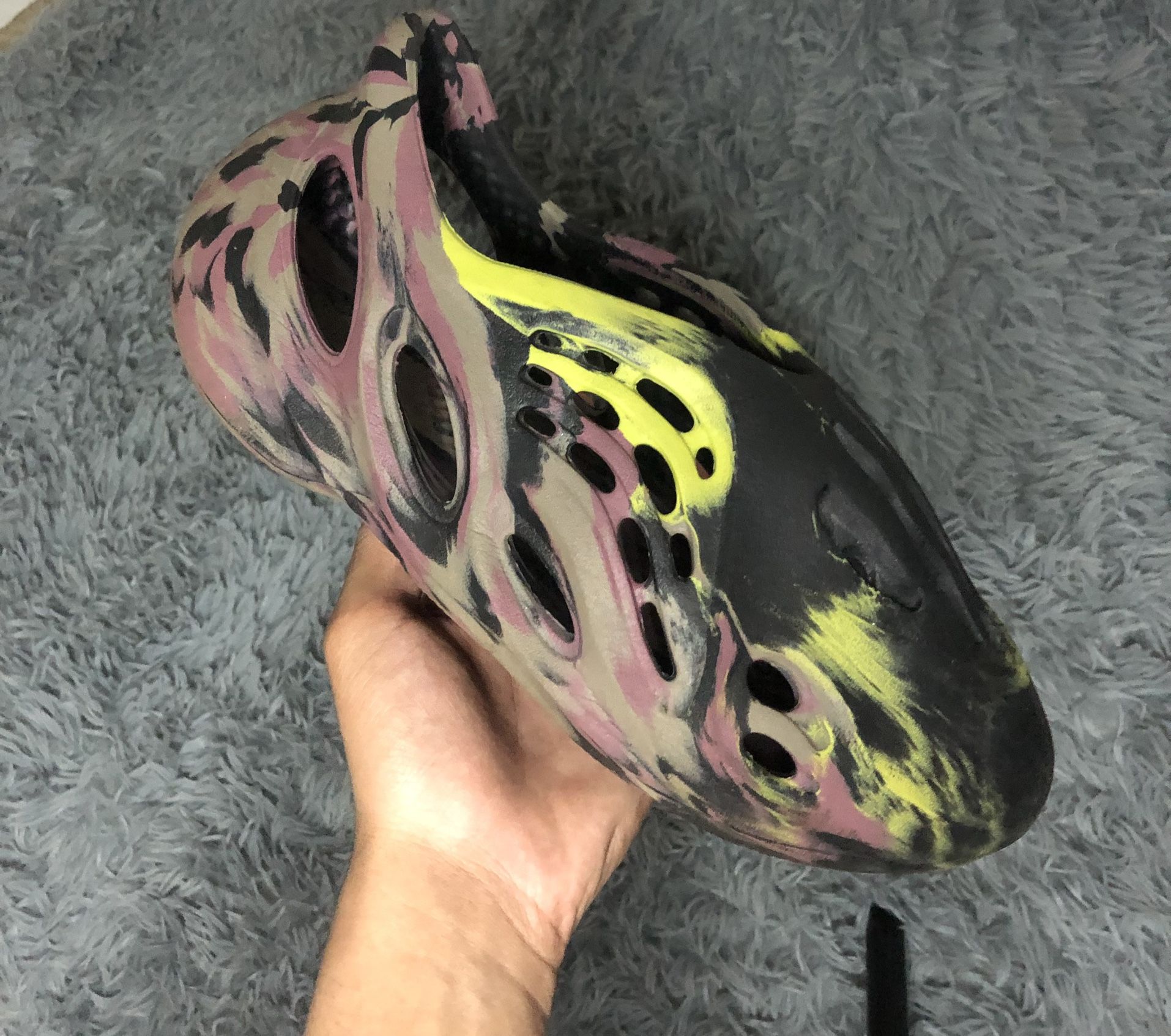 Yeezy Foam Runner Mx Carbon