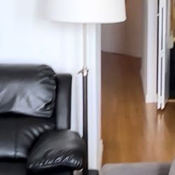 Modern Floor Lamp - Sleek & Functional 