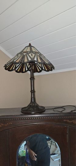 Tiffany Style Stained Glass Table Lamp
