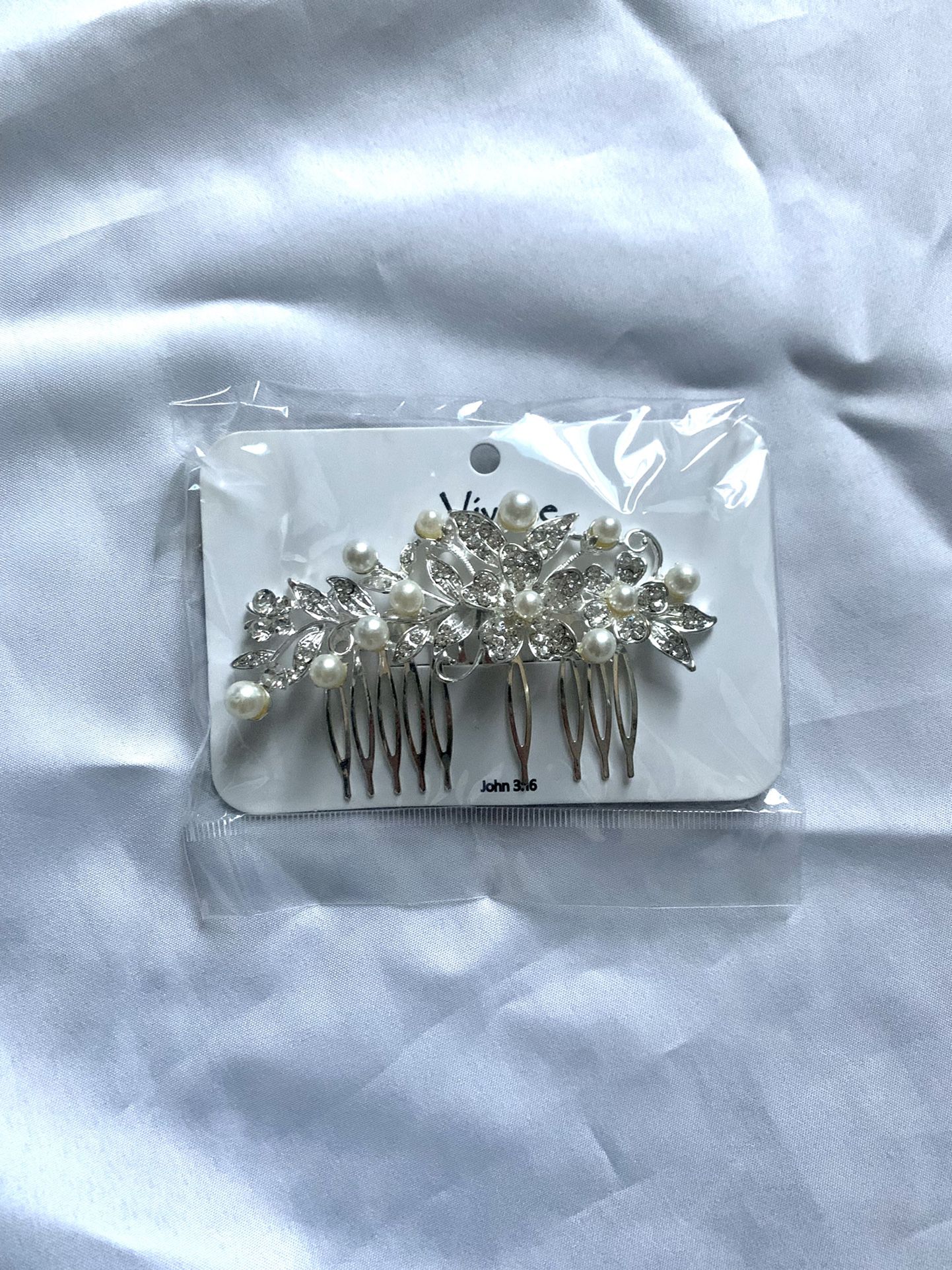 Women's Hair Jewel Pearl Barrette Comb Clip / Wedding, Prom, Party,  Homecoming for Sale in Glendale, AZ - OfferUp
