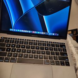 2017  Apple Mac Book Pro 
