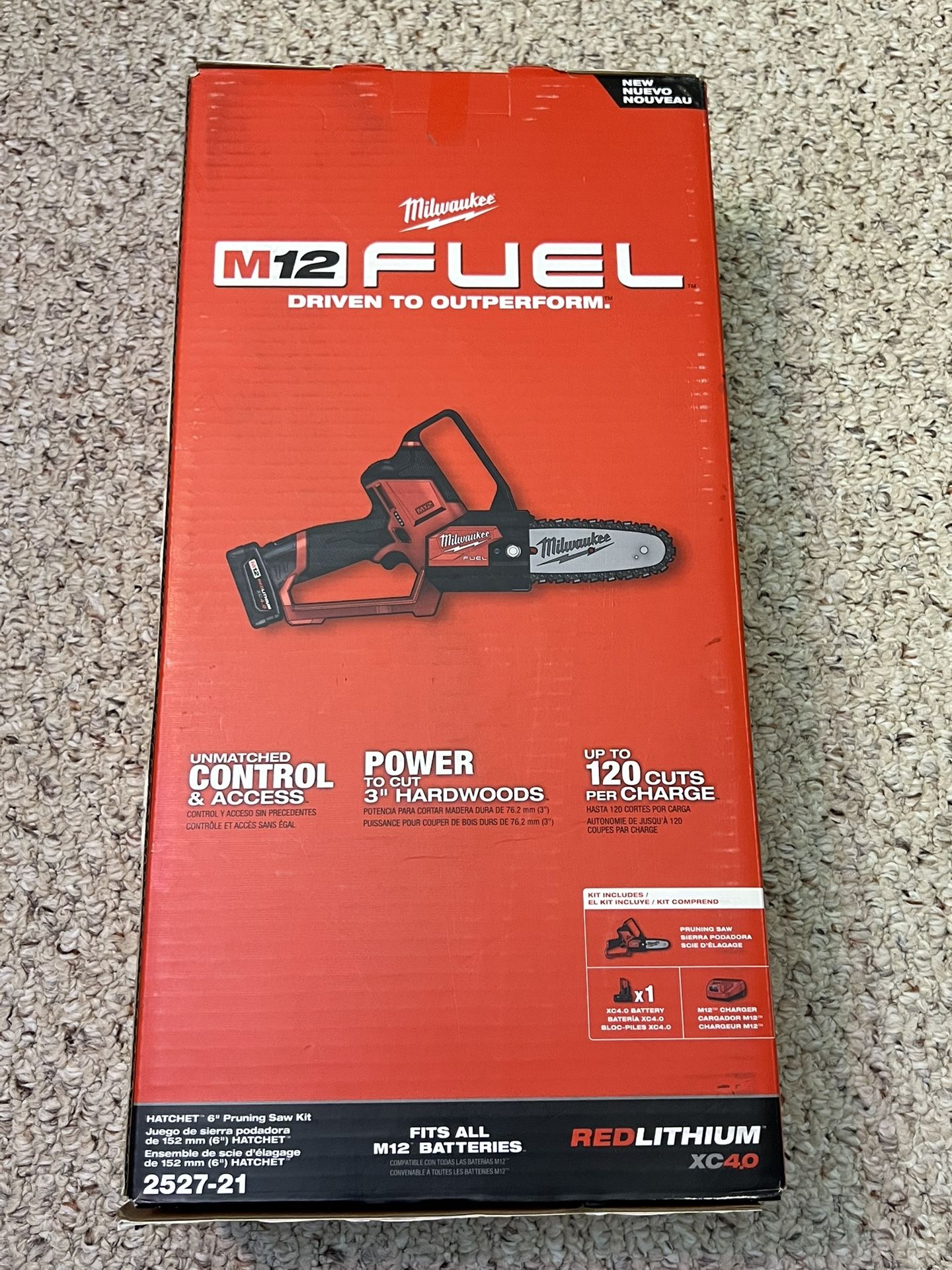 **NEW** Milwaukee M12 Fuel Hatchet 6” Pruning Saw kit