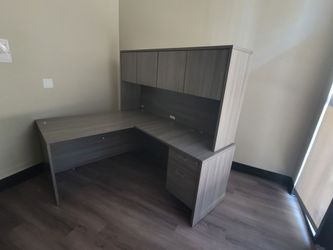 L-Shaped Desk with Hutch