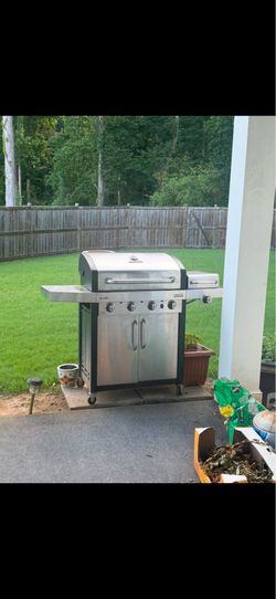 Char-Broil Signature Series 4-Burner Black with Stainless Steel Freestanding Natural Gas Grill