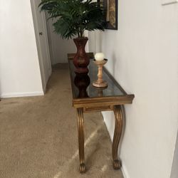 Elegant, metallic table nice and heavy, very unique