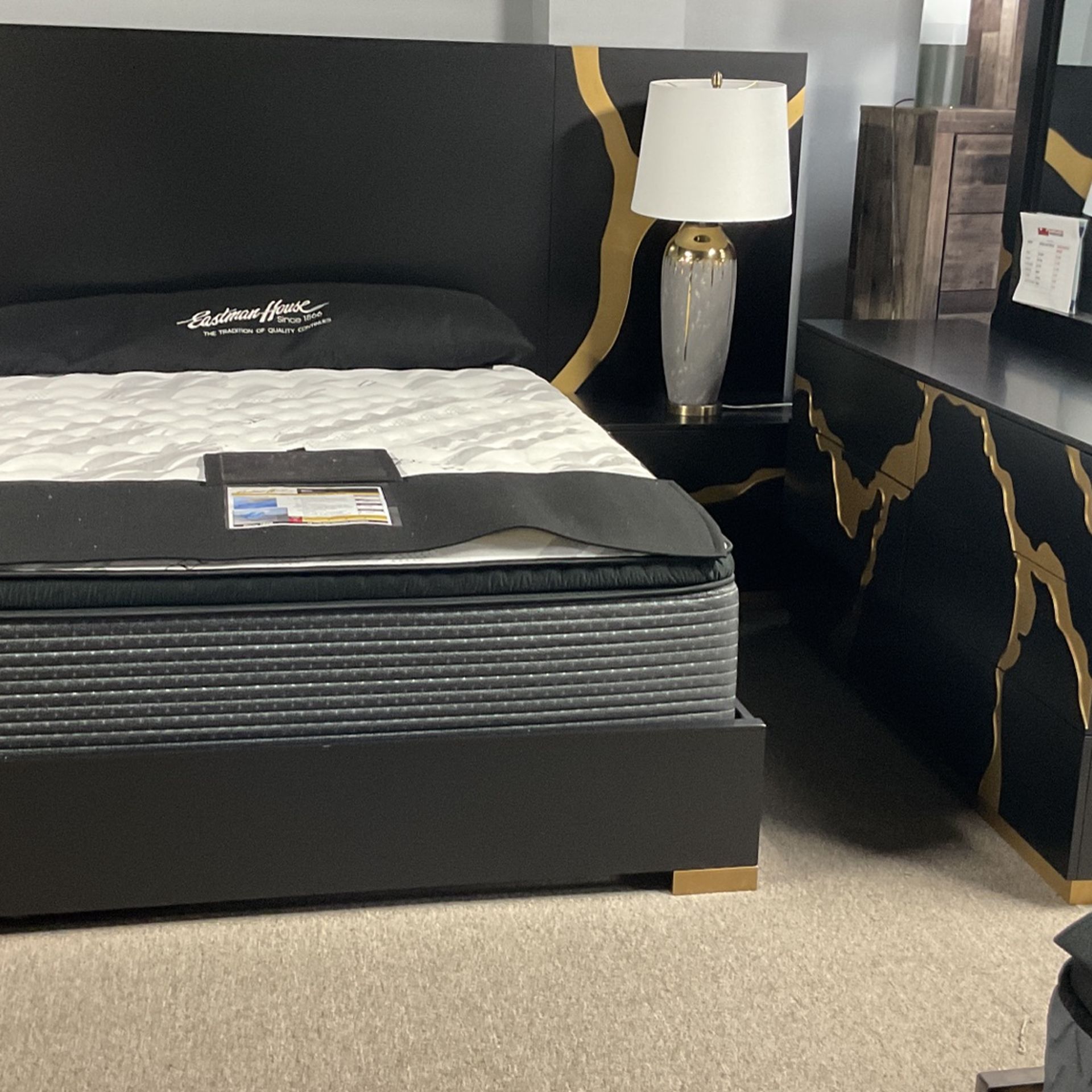 Queen Bed Two Nightstand Dresser Mirror