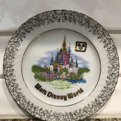 Vintage Disney magic castle hanging plates (4)