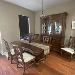 Elegant Solid Wood Dining Set with Hutch – 6 Chairs Included