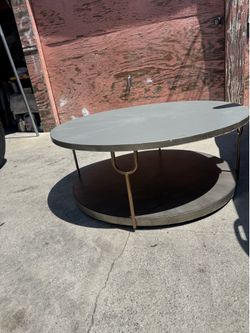 Round table with wheels
