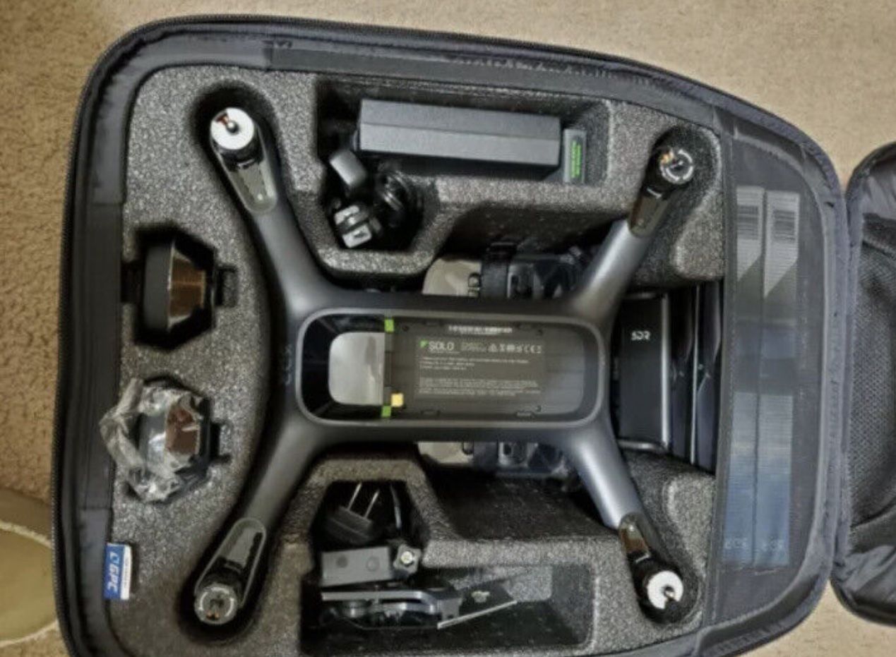 3DR Solo Smart Drone w Gimbal and extra batteries Carrying Bag Setup