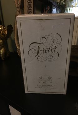 Vintage forever toasting flutes! I got one pair in a box and I got four others with no box! So I have a total of six that are hand edged with two dov