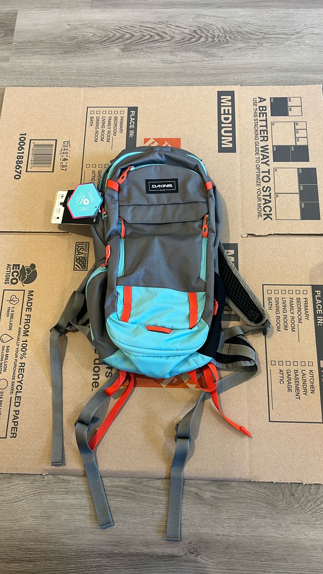 BRAND NEW! Dakine 16L Hydration Backpack.