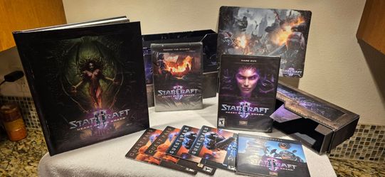 StarCraft II 2: Heart of the Swarm Collector's Edition (PC/Mac) - Complete Box