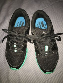 Women's Puma Running Shoe Size 7 in women