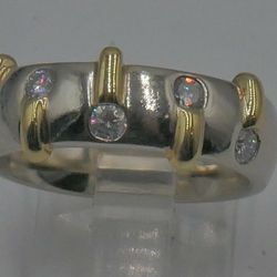 14KT WHITE AND YELLOW GOLD RING 10.6 GR SIZE 8 W 4 DIAMONDS 0.33PTS VERY GOOD CONDITION. 867005-1.