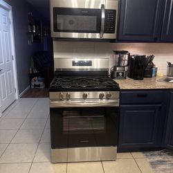 Gas Stove And Microwave 