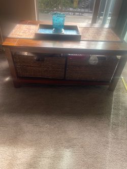 Coffee Table with storage baskets