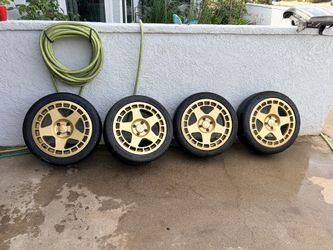 Gold 4x108 fifteen52 Turbomac 17x7.5 et 42  on Michelin pilot super sports 