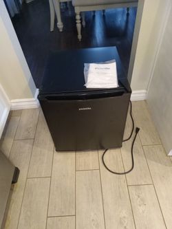 Proctor Silex Compact Refrigerator