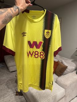 Burnley Umbro 2023/24 away shirt
