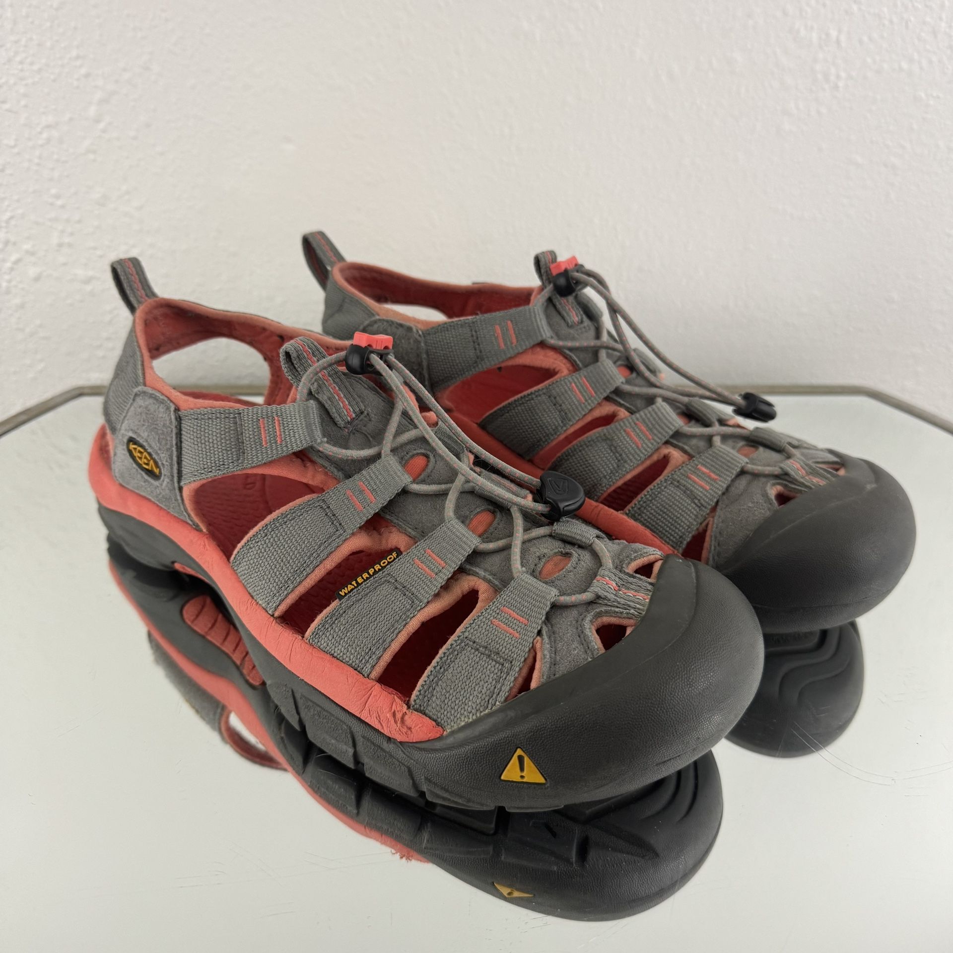 KEEN Womens Grey Coral Pink Orange Newport H2 Waterproof Outdoor Hiking Sandals