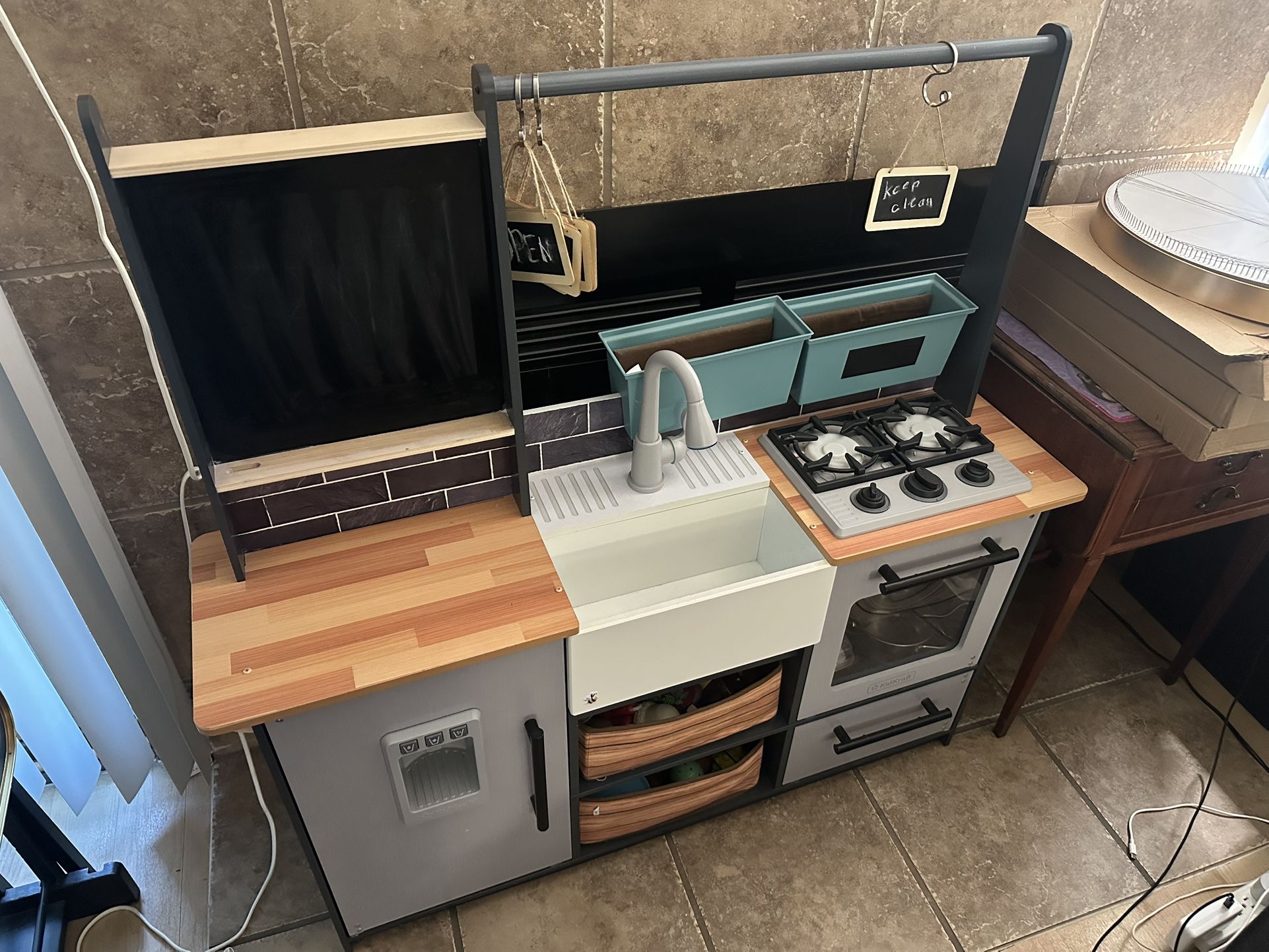 Kidscraft Play Kitchen