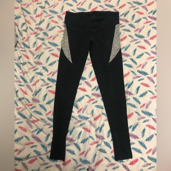 TNA Grey leggings