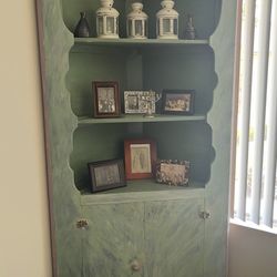 Corner Hutch