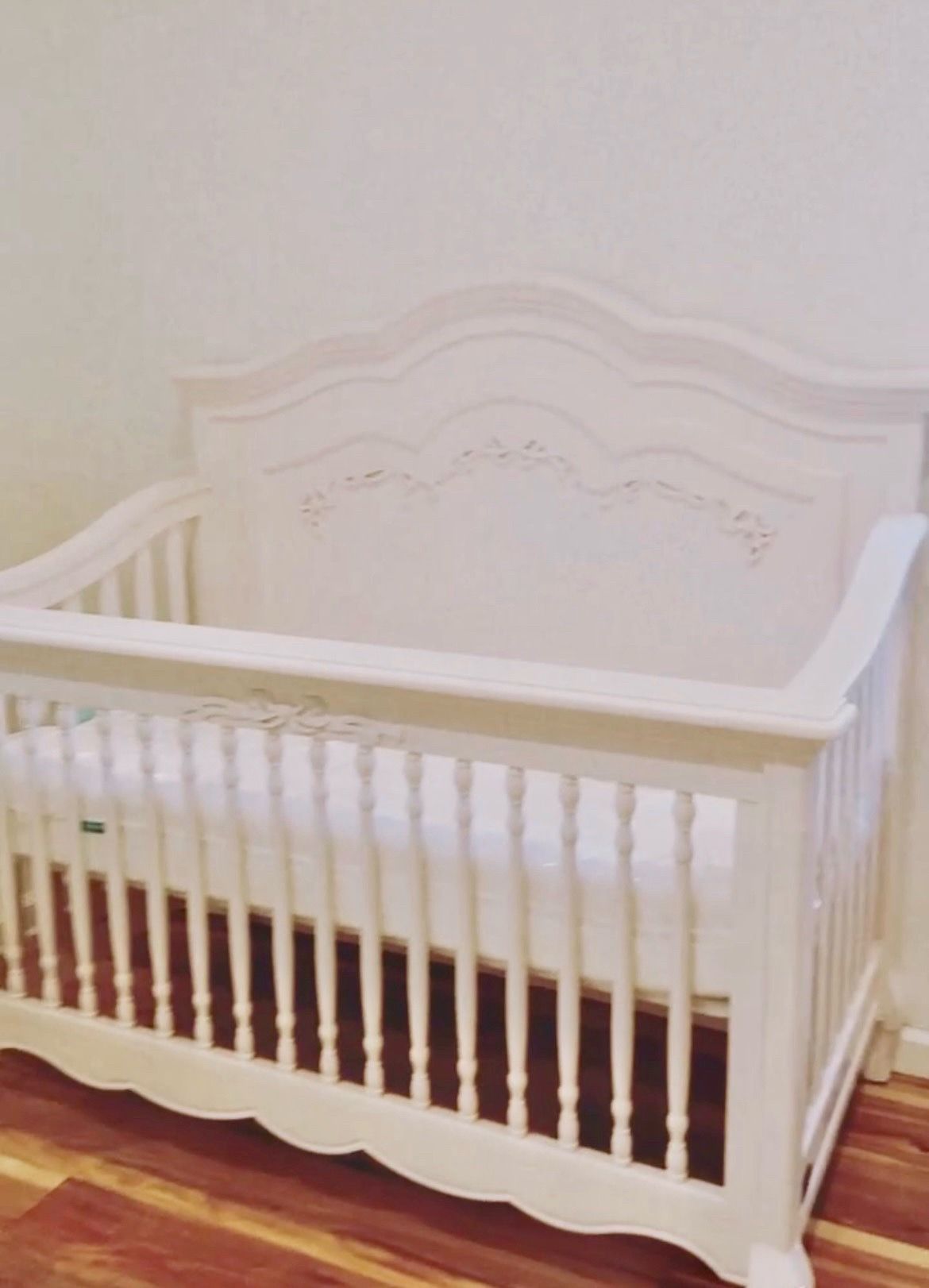 Evolur baby crib (off white)