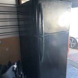 ✨ Black Frigidaire Refrigerator – Reliable and Ready For Pickup! ✨