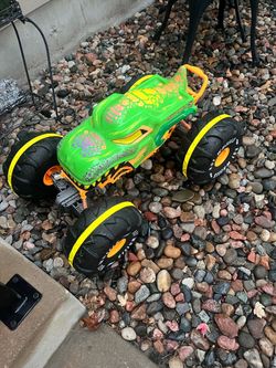 Hot Wheels Monster Trucks RC Rageasaur remote-control toy truck