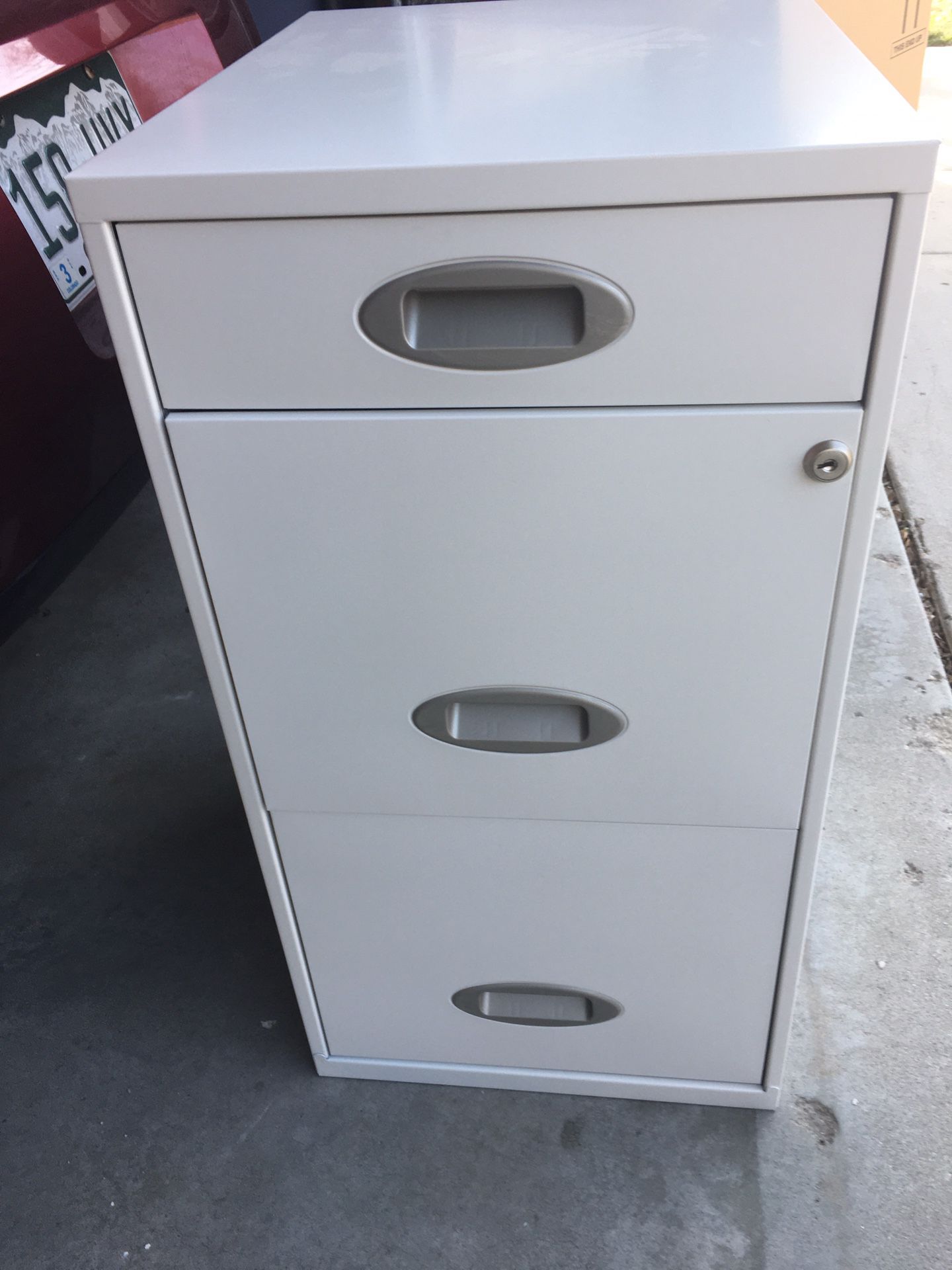 File cabinet Cream (3 drawer) with keys