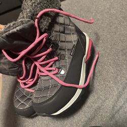 Brand New Jamil Snow Boots & Gloves 