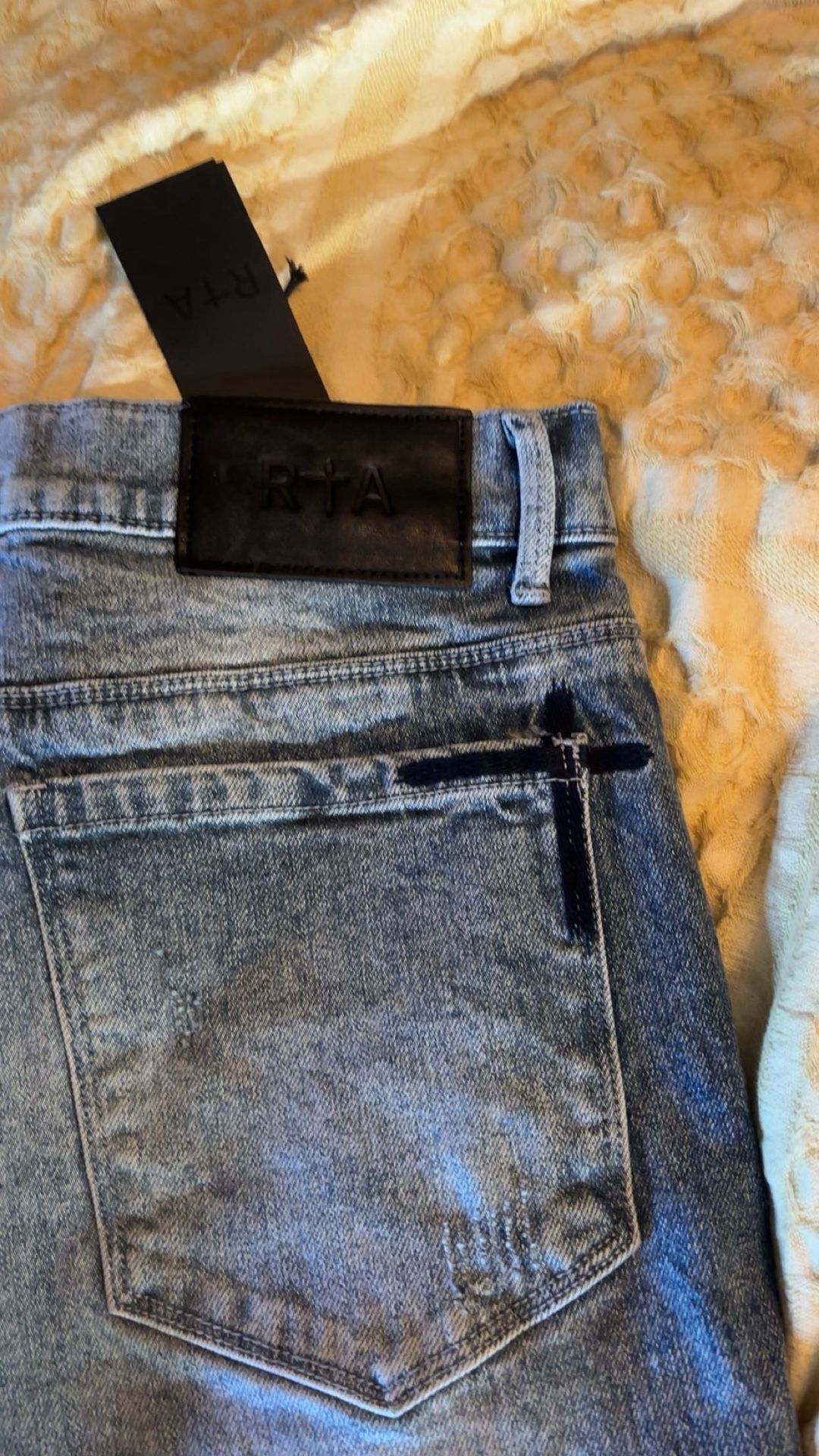 RTA JEANS BEAND NEW SZ 32