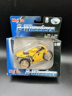 Vintage Maisto 1:18 scale die-cast model of a Ducati 748 motorcycle