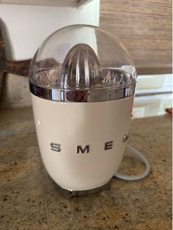 Smeg Citrus Juicer (cream)