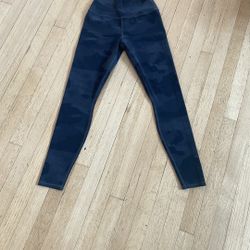 Alo High Waisted Black Camo Leggings Size Small 