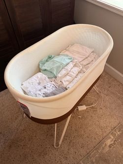 SNOO Smart Sleeper Bassinet w/ Swaddles & Sheets