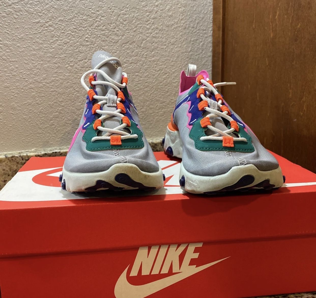 Nike react element 55 Women’s 9.5