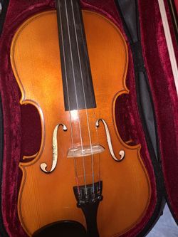 Beginner Eastman VL80 violin with case