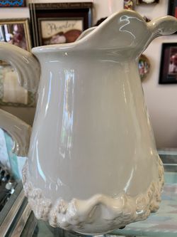 Beautiful pitcher. Like new