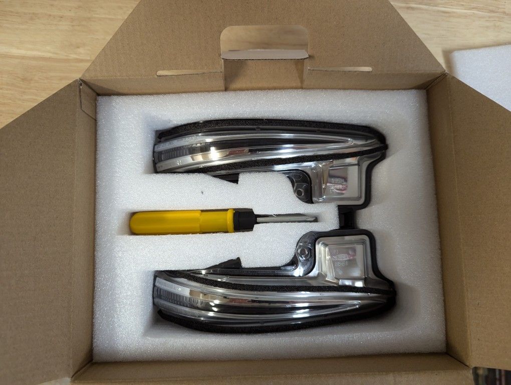 2023 Toyota RAV4 OEM Side Mirror Blinkers